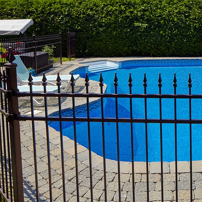 Tout sur la réglementation des clôtures de piscine - Clôture Fortin